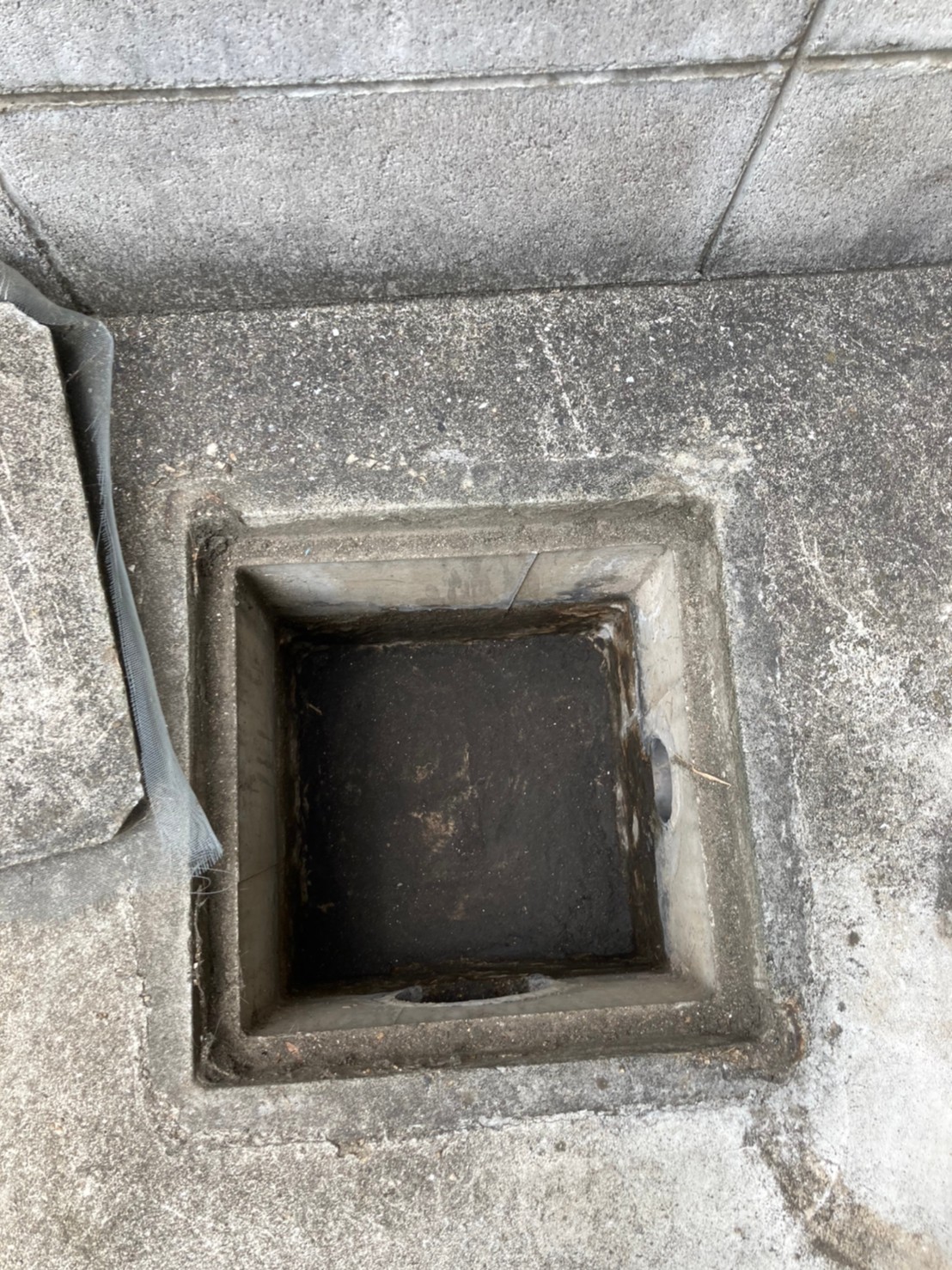雨水枡の底のコンクリート打設工事(堺市中区M様邸) | 株式会社中島工務店|堺市